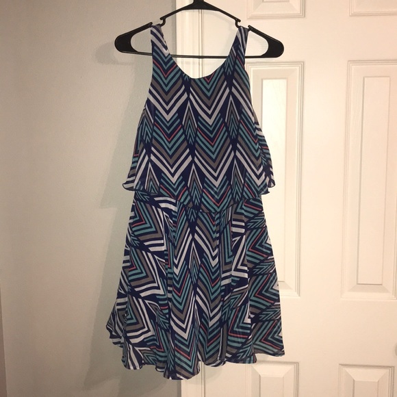 Dresses & Skirts - patterned flowy dress